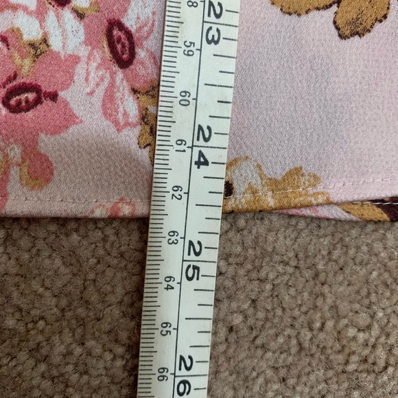 Express floral blouse with ruffles on cap sleeves. Size M. - Picture 6 of 8